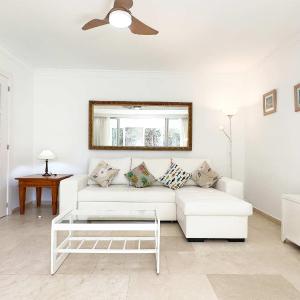 1 Bedroom Apartment Second Line Beach- Parque Marbella Building