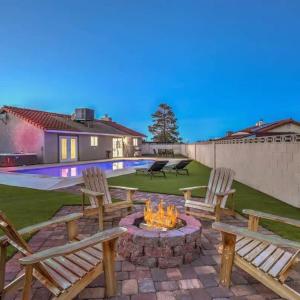 1 Story, 3 BR Home w Hot tub, Pool Grill, Firepit