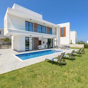 By The Beach - White Coral Villa