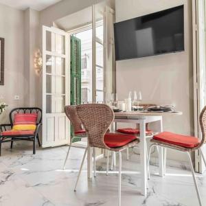 Central & authentic apartment with balcony by REMS