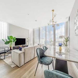 Pass the Keys Contemporary Fulham Penthouse with Large Balcony