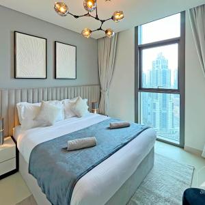 Burj Crown Downtown - Luxury 2 bedroom with Balcony - Walk to Dubai Mall