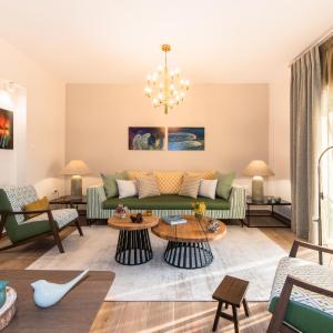 Artsy Spacious Cozy Apartment in Glyfada Center