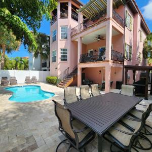 Sweet Home Anna Maria! Private pool home less than 5 min walk to beach!