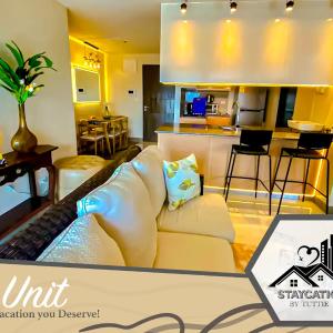 Luxurious 2 Bedroom Family Suite plus Maid Rm in Eastwood City