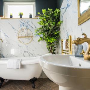 Lux Versace 1 Bed, Hot Tub, Pool Table, Sky Tv