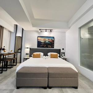 Comfty, Chic & Spacious Room with Parking & WiFi