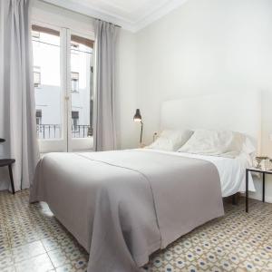 The Collection Barcelona - 4bedroom apartment with a balcony in Las Ramblas 1 2