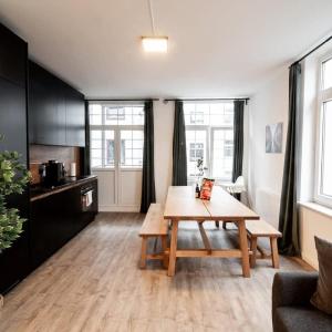 Hamburg Gem for 12