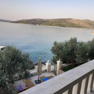 Beachfront apartments Dida - Seget Vranjica