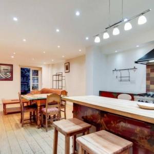 Spacious 3 Bedroom Portobello Apartment with Patio