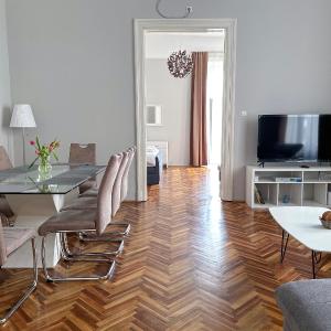 Sunny Castle Apartment