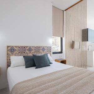 CASA FLORIT - Ceramic Home - 4 Guest - AC WiFi - Near Sorolla Train Station
