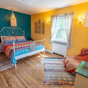 Cardinal Inn Boho Room