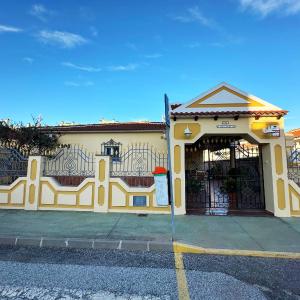 Villa Pepita - Villa for 6 with Private BBQ, Garden and Year-Round Pool - 350 m from the Beach