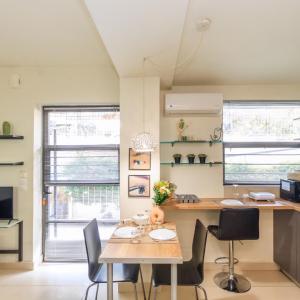 Aiolos GLYFADA luxury apartment