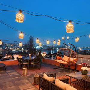Waterfront Villa by the Tram - Private Terrace with Dome & Golden Horn View in Fatih