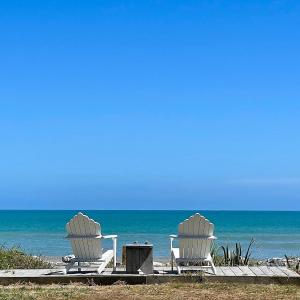 Beachfront Retreat On Revell