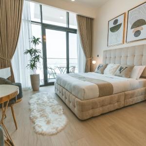Wonderful Studio with Balcony & City Views