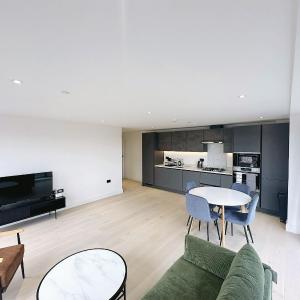 Luxury Modern Flat Near Center