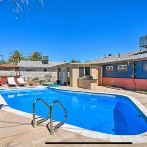 Luxury Home /Pool/Spa/Games/ 3 mi Vegas Strip
