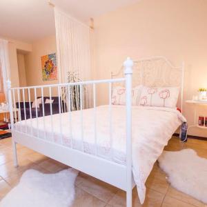 23 Central 1 Bedroom Apartment with Balcony