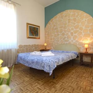 Sara Holiday House
