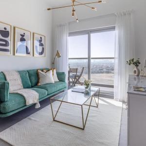 Stylish 1BD in Al Barsha w/ Great View and Jacuzzi