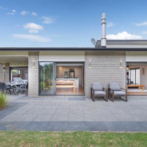 Sun Seekers Lookout - Whitianga Holiday Home