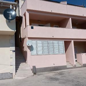 Apartments by the sea Tisno, Murter - 22850
