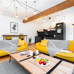 Birmingham City Centre - Loft Style Apartment - Free Wifi & Netflix - On Street Parking - 1NT