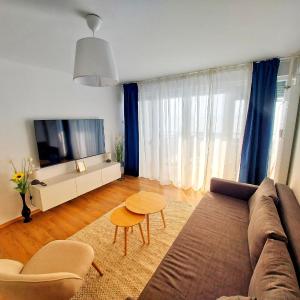 Sunflower Sky Apartment