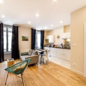 Cosy entièrement rénové idéalement placé AIL