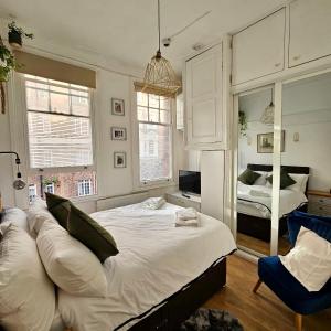 Modern Flat in Victorian West Kensington Mansion