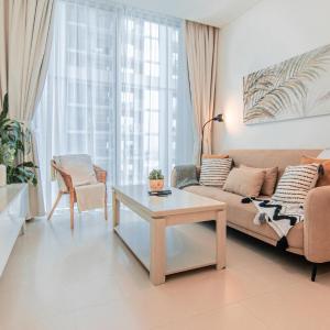 Inviting 2BR Apartment - Only 10 Mins to Downtown - Sobha Creek Vista Reserve