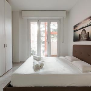 Corvetto M3 - Bright Apt. with balcony!