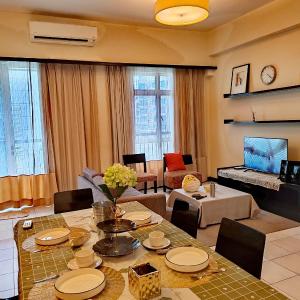 9 Seri Bukit Ceylon 5 minutes to Alor Street KLCC Bukit Bintang 2R2B 8 pax