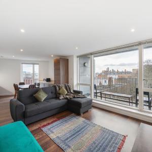 Modern & spacious 3 bed with free parking & lift in Shoreditch, next to station
