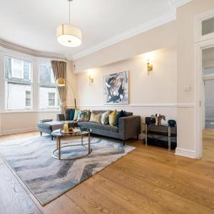 Spectacular 3 Bed in Berkeley Sq Mayfair