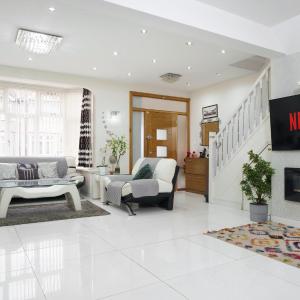 Barking Haven Retreat - Airport - Parking - Train Station