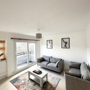 Central 2 bed property near Nine Elms Station