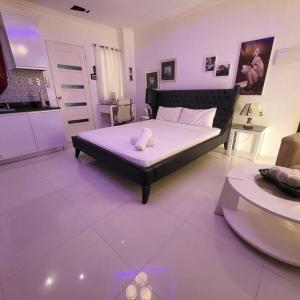 Sheryll Escapes - Kandi studio, 6th floor, outdoor seating, smoking area!