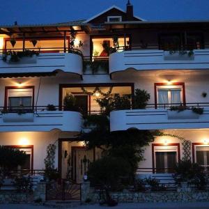 Elenas Apartments