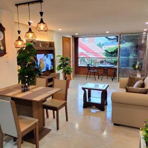 Lujoso, central, 100 m2, 3 camas, wifi, balcón 302