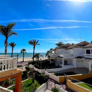Bungalow on the beach 15 minutes from Valencia