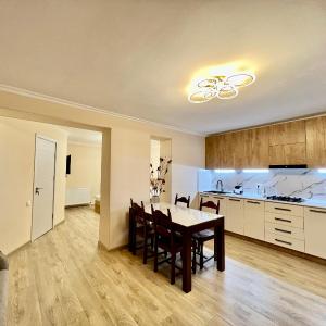 APARTMENT #27