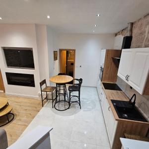 Apartment Antonio on the seafront with garden