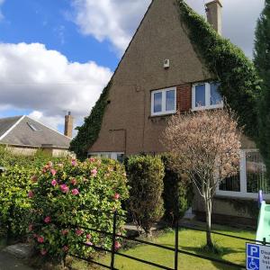 Double Ensuite room, 1-minute walk to bus stop