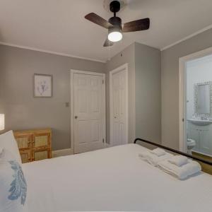 Lounge On Lincoln-Pet Friendly