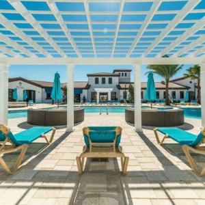 Glamorous Home, Private Pool Sleeps 14 WW103